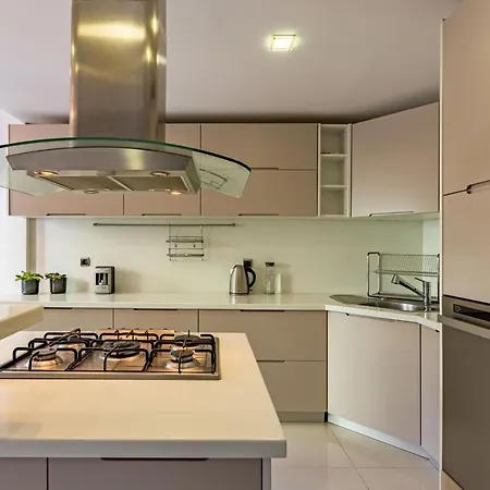 Exquisite House With Balcony And View In Besiktas Lejlighed