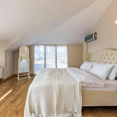 Exquisite House With Balcony And View In Besiktas Istanbul